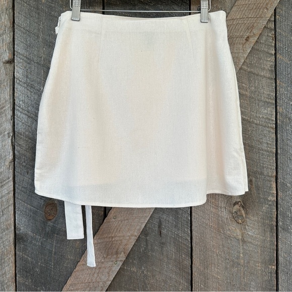 Forever 21 faux wrap mini  skirt with side tie, in a rayon/linen blend - Picture 5 of 9